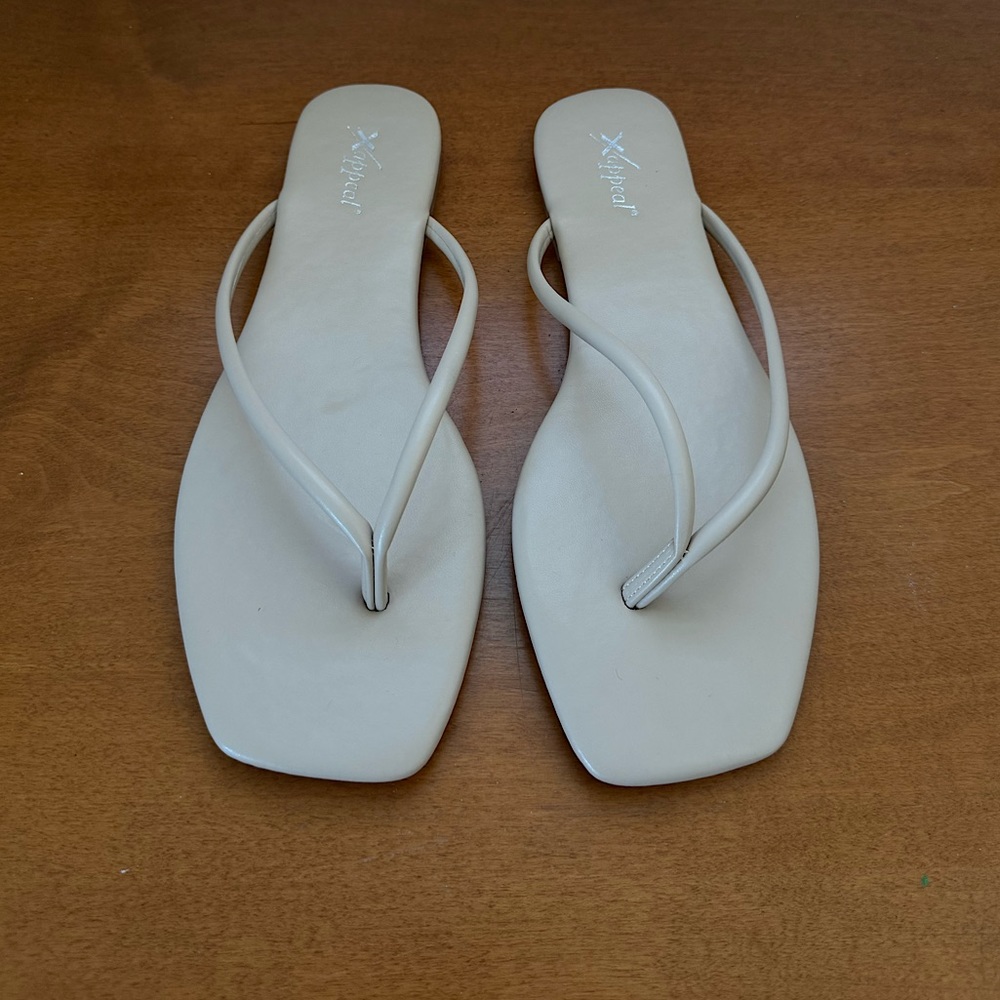 NWT Xappeal Summer Beige Square Toe Flip Flop Sandal
